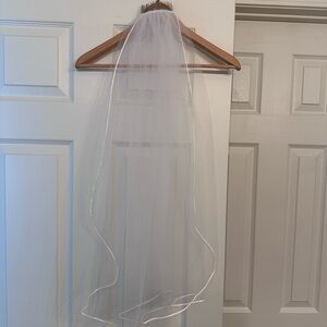 Simple White Bridal Veil with Satin Edge
